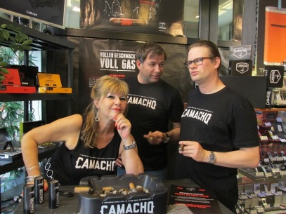 Heidi Demm, Mario Samec und Harald Sommer auf dem Camacho Tasting im TABAK-SOMMER Megastore